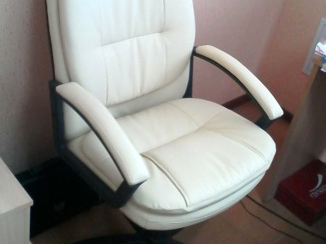 Кресло руководителя AV 110